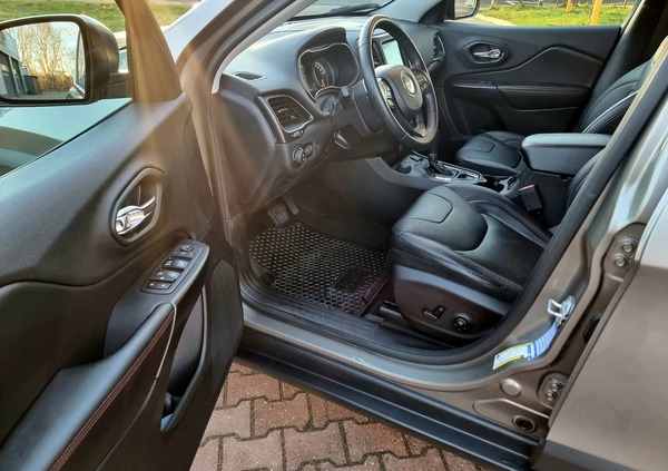 Jeep Cherokee cena 85800 przebieg: 33000, rok produkcji 2019 z Wrocław małe 379